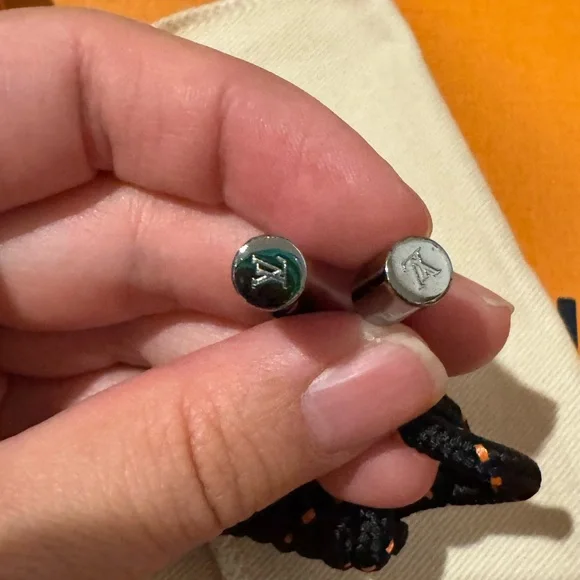 Louis Vuitton LV Shape Rope Bag Charm & Key Holder Metal - Picture 10 of 10